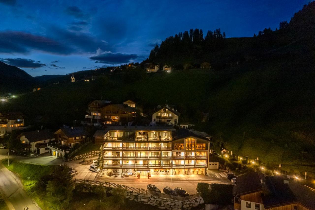 Hotel Alcialc La Val Zewnętrze zdjęcie