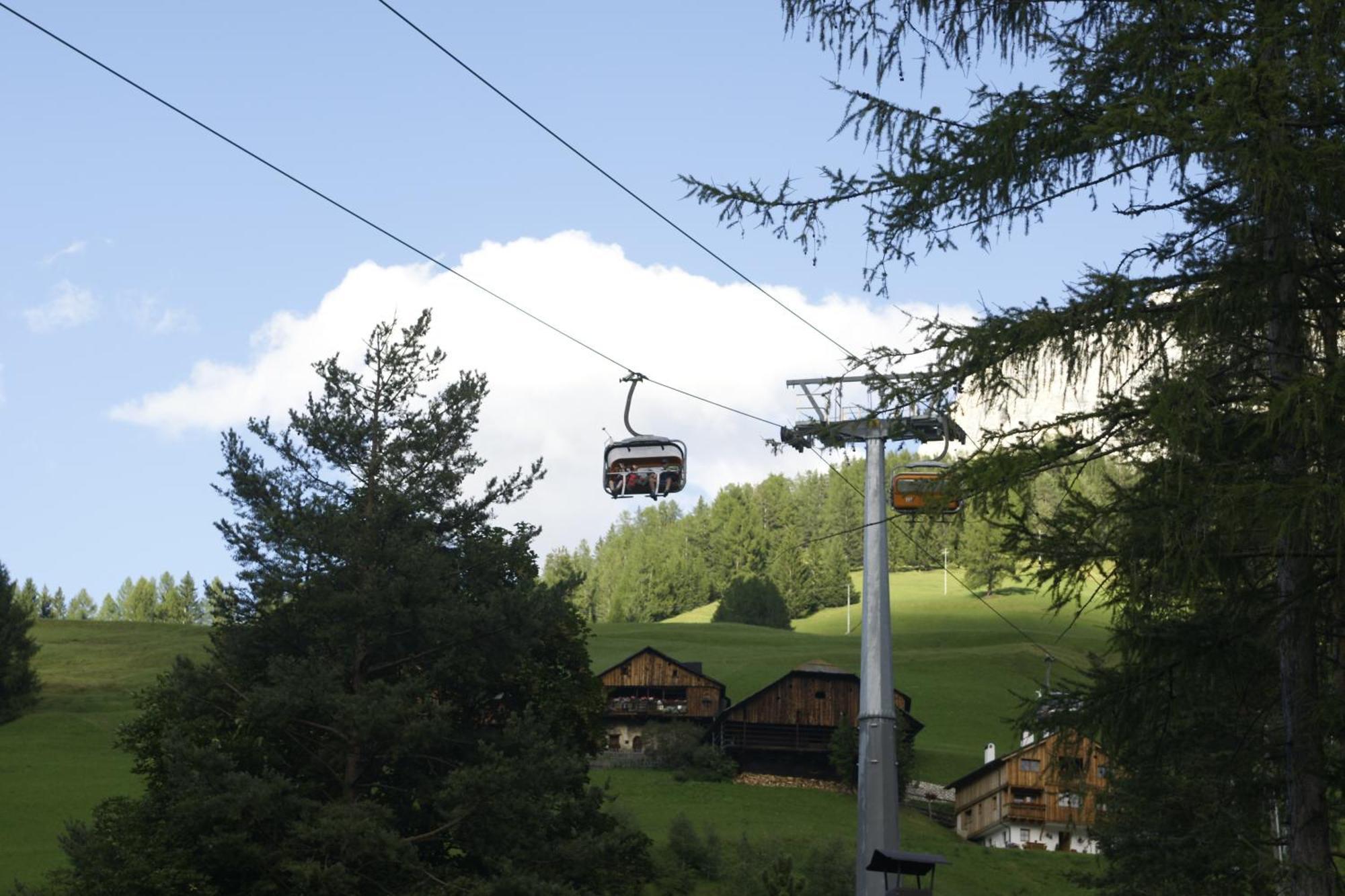 Hotel Alcialc La Val Zewnętrze zdjęcie