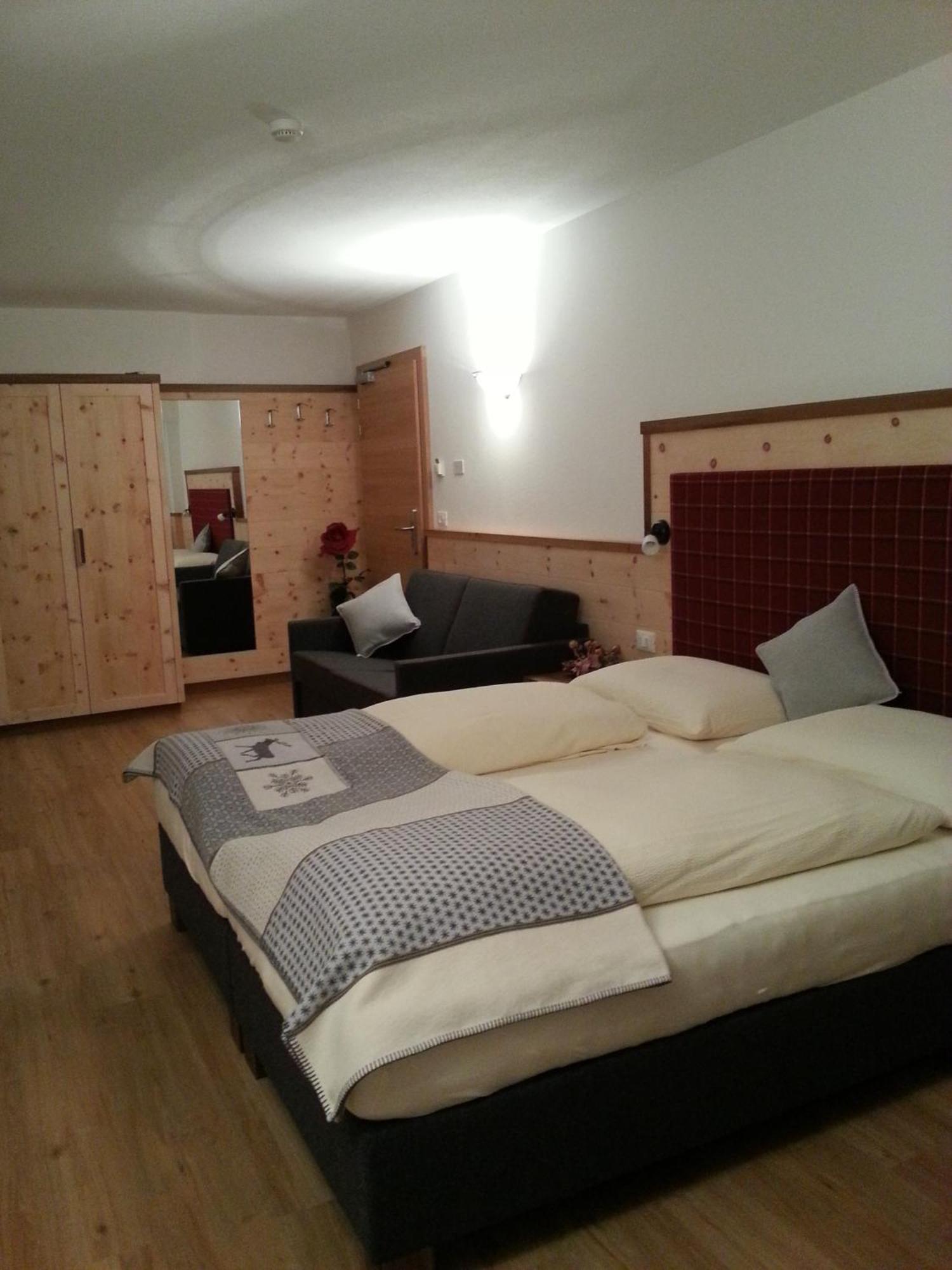 Hotel Alcialc La Val Zewnętrze zdjęcie